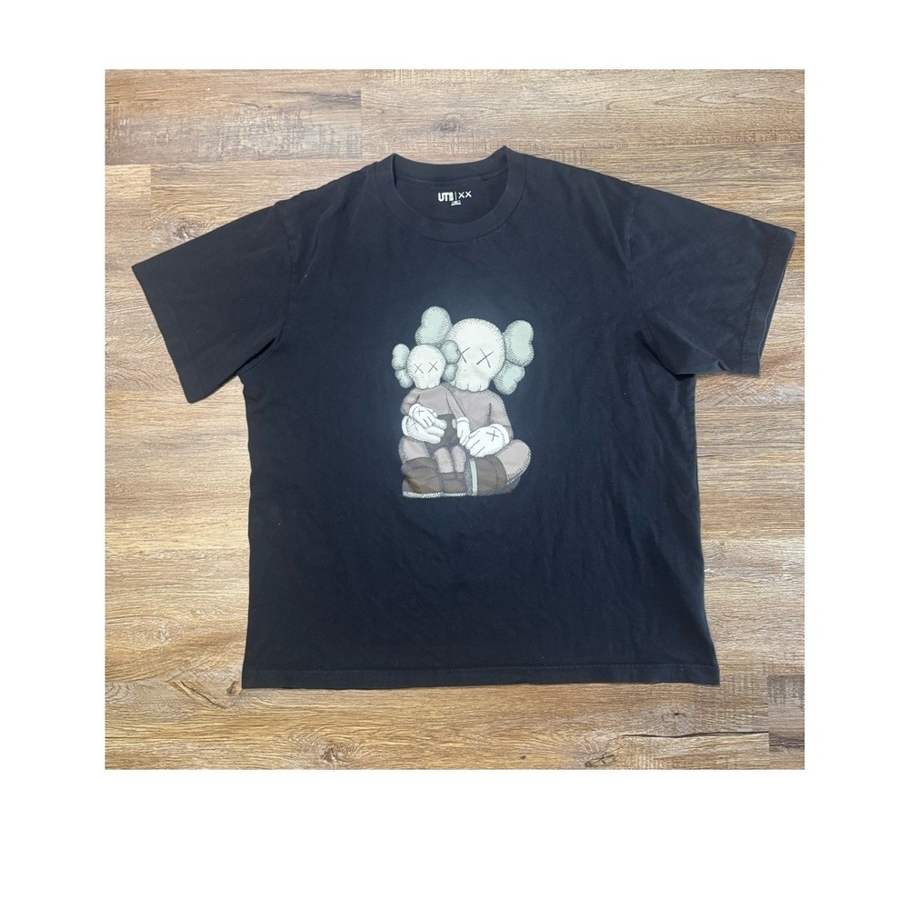 KAWS‎ T shirt